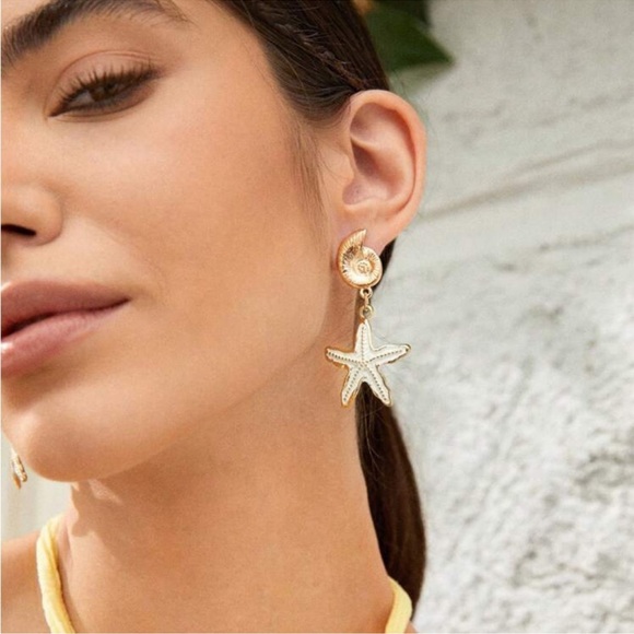 18k gold plated Conch Decor Starfish Drop Earrings new - Picture 2 of 4
